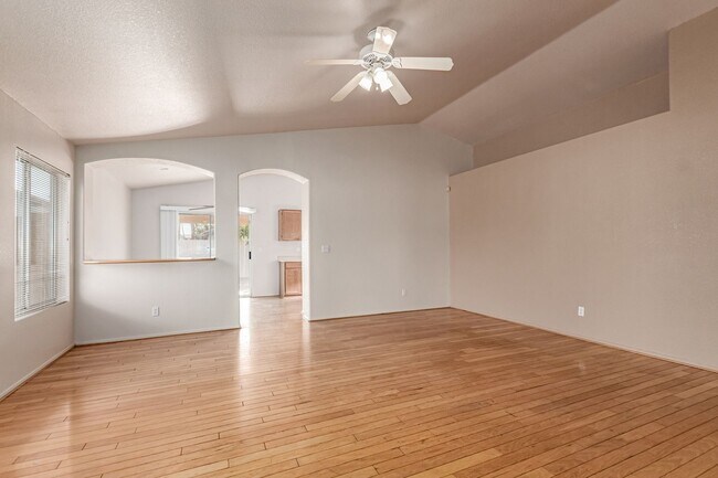 Building Photo - Beautiful Single-Level Home in Prime Locat...