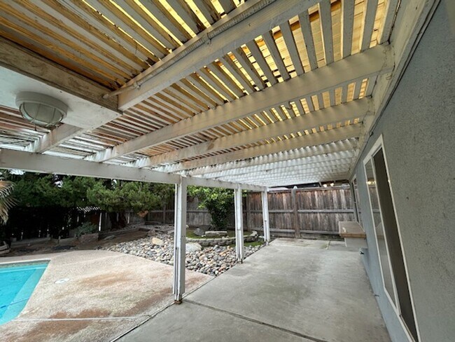 Building Photo - SW 3 Bedroom 2 Bath home with Pool. Yard Care Included.