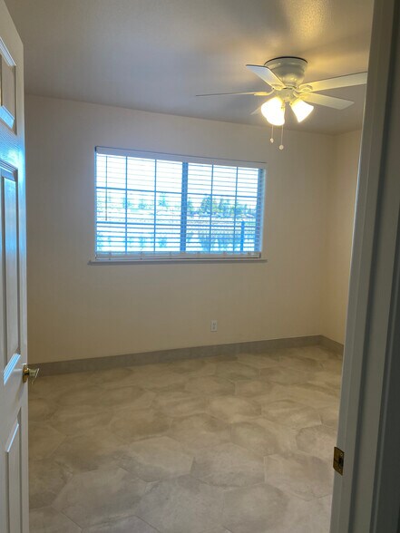 Building Photo - 1542 E Alluvial Ave