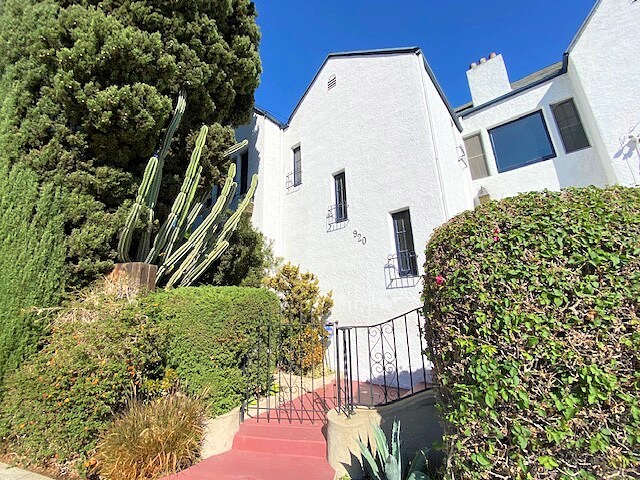 Building Photo - 920 N Hoover St