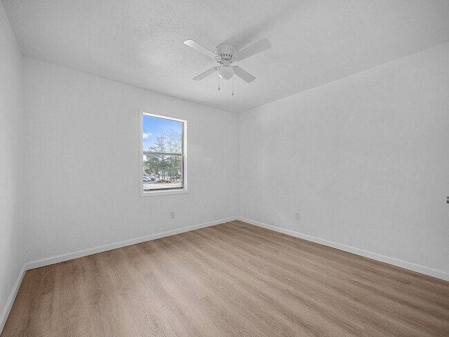 Building Photo - Ravenwood Apartments!!