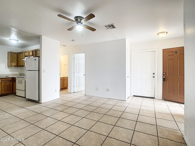 Building Photo - 4205 N Montezuma Dr