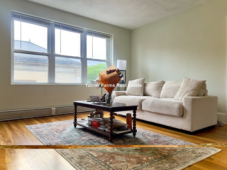 Building Photo - 402A Highland Ave