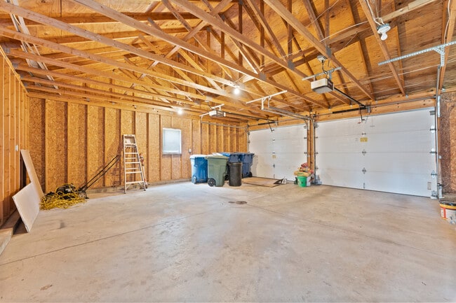 Building Photo - 405 S 7th St