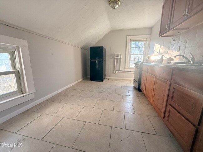 Building Photo - 31 Union St