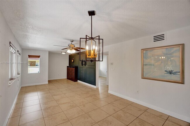 Building Photo - 6235 SW 47th Manor