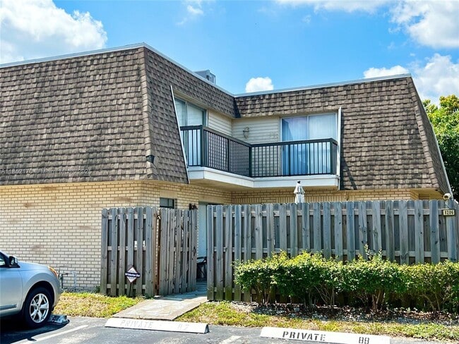 Primary Photo - 8206 SW 23rd Ct