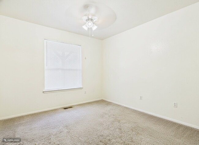 Building Photo - 1515 Pine Ridge Dr