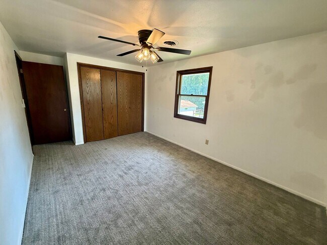 Building Photo - 901-903 W Adler Rd