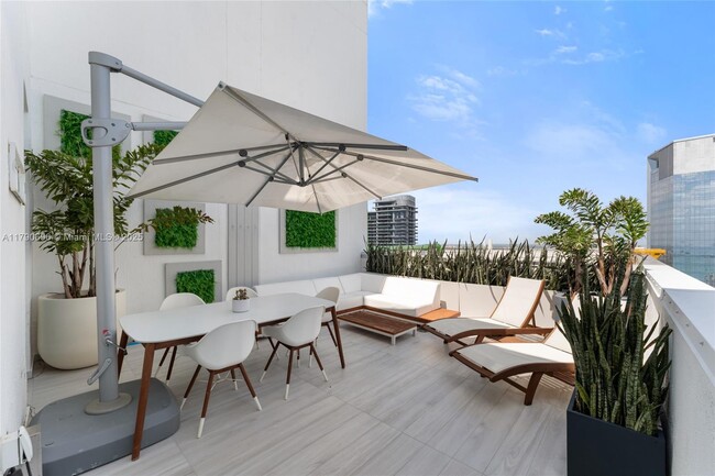 Building Photo - 950 Brickell Bay Dr