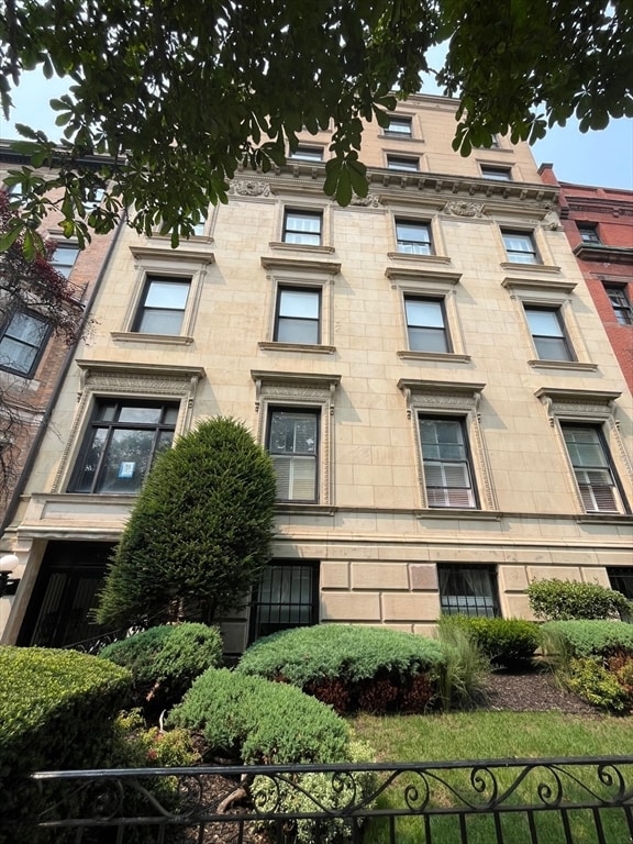Primary Photo - 412 Beacon St