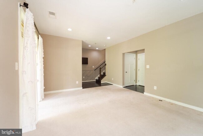Building Photo - 10225 Hilltop Ascent Dr