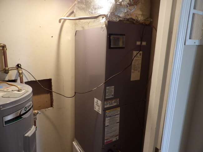 Building Photo - 35 Ashwood Ct