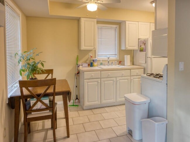 Building Photo - 27 Adrienne Pl