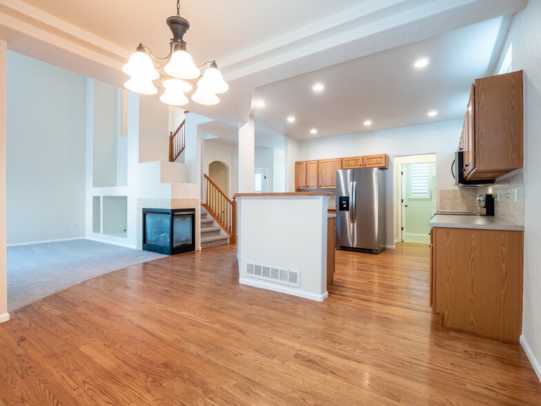 Building Photo - 5162 Cinquefoil Ln