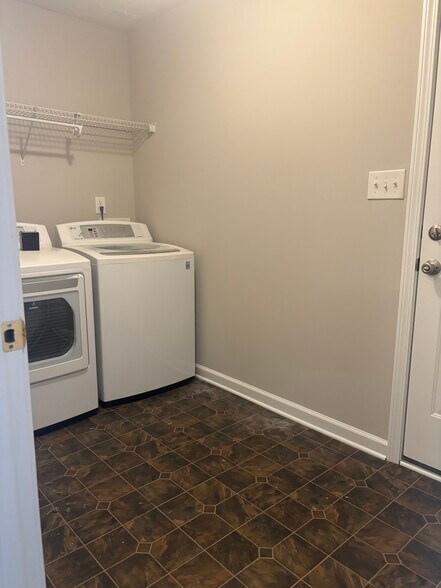 Building Photo - 5053 Reynolds Way