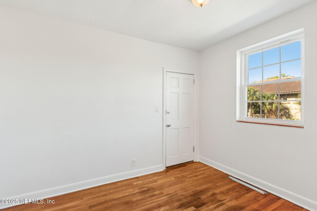 Building Photo - 1815 Largo Rd