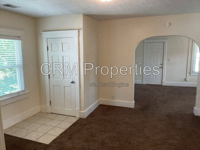 Building Photo - 837 S Armstrong St