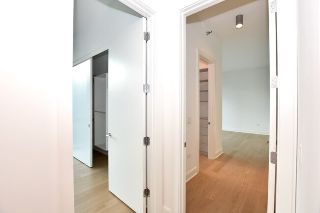 Building Photo - 60 E Randolph St