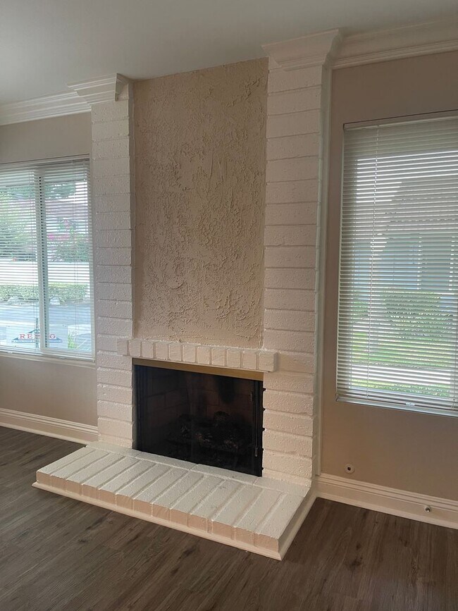 Building Photo - Beautiful Condo in Private Community