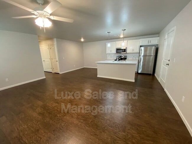 Building Photo - 11414 N Lincoln Blvd