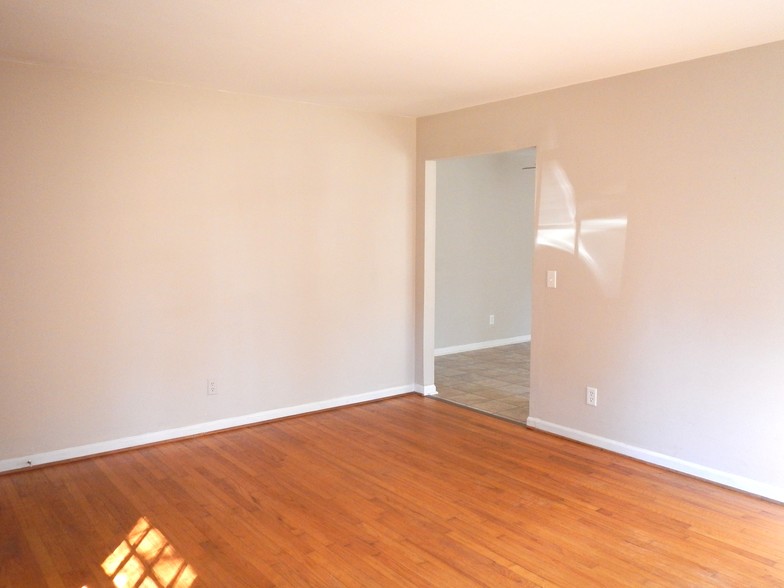 Living Area - 209 Collingwood