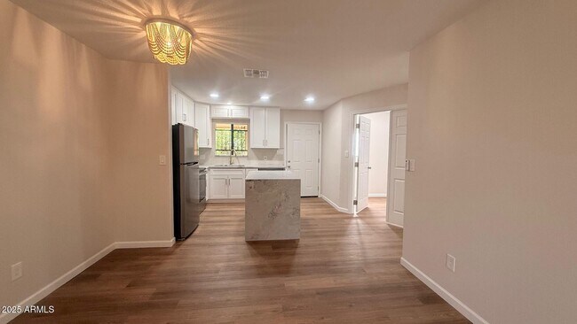 Building Photo - 3131 W Cochise Dr