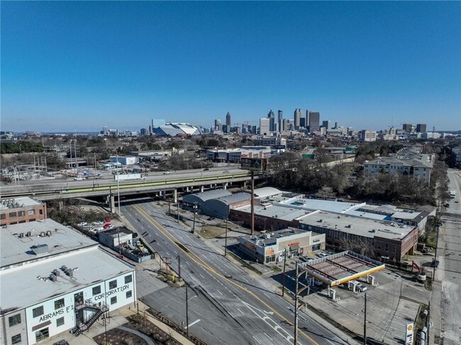 Building Photo - 644 Wells St SW