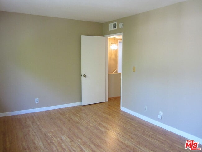 Building Photo - 5275 Colodny Dr
