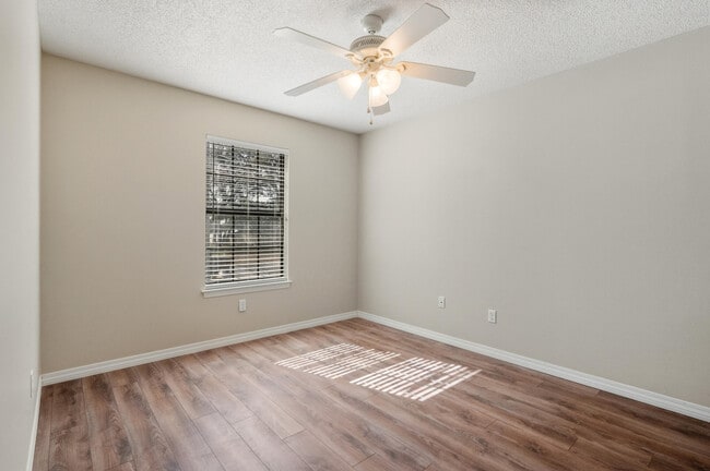 Building Photo - 206 Esmond Ct
