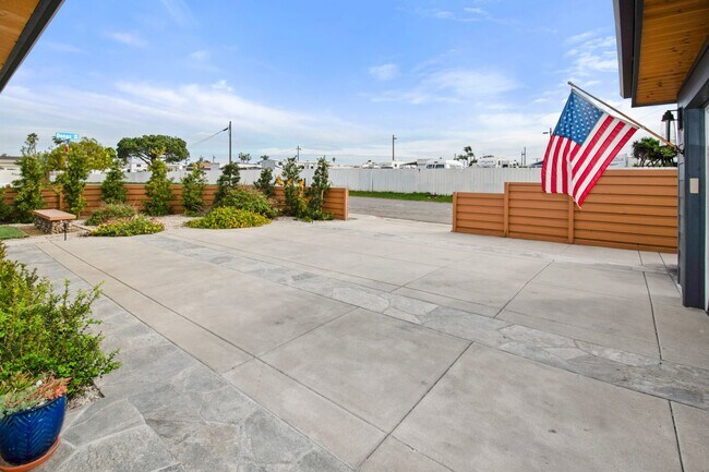 Building Photo - 764 4th St