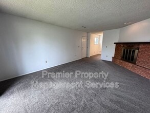 Building Photo - 10 Miners Pl