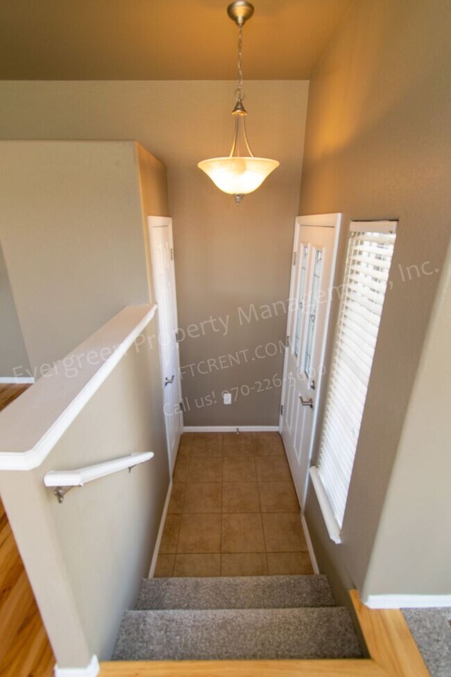 Building Photo - 3 bed, 3 bath Corner Lot in the Maple Hill...