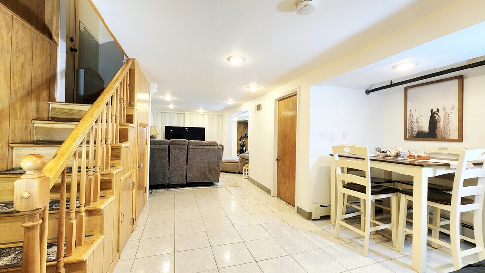 Lots of Possibilities! - 11 Banta Ave