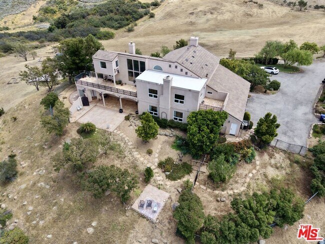 Building Photo - 10827 Pacific View Dr