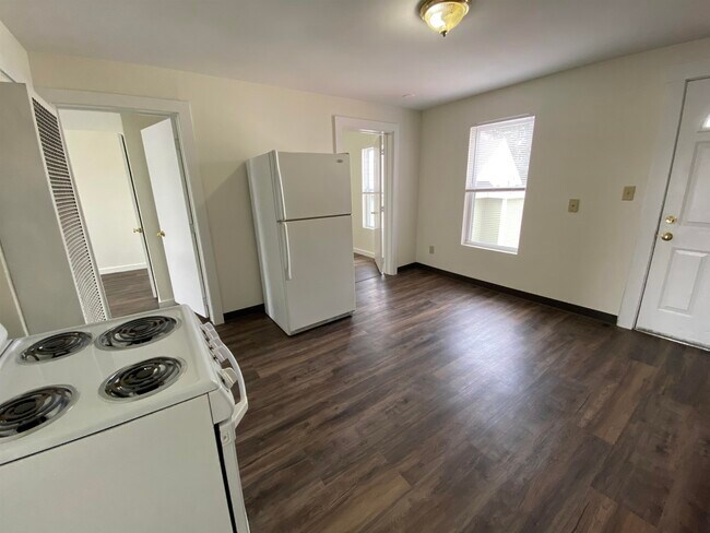 Building Photo - 143 Second St