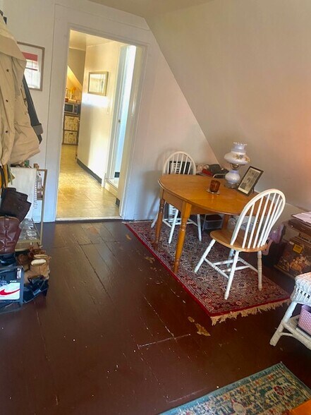 Building Photo - 2222 W Dickens Ave