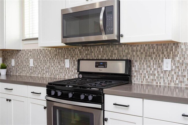 Building Photo - 15602 Sunquat Dr