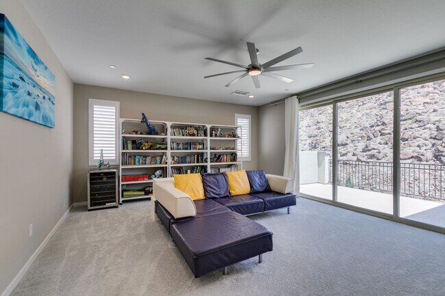 Building Photo - Luxury Rental with Mountain Views in Gated Henderson Community