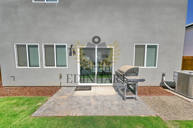 Building Photo - 946 Rubcom Road W