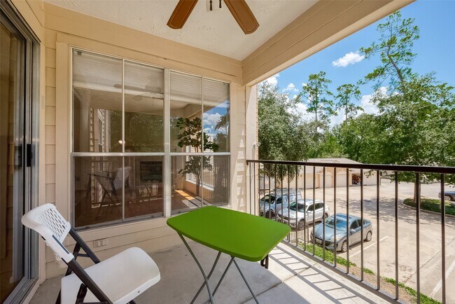 Building Photo - 8051 Bay Branch Dr