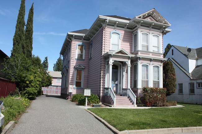 Building Photo - 620 S 3rd St