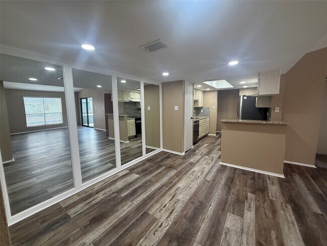 Building Photo - 14777 Wunderlich Dr