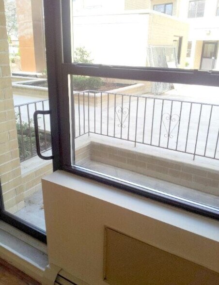 Building Photo - 44 Hilton Ave