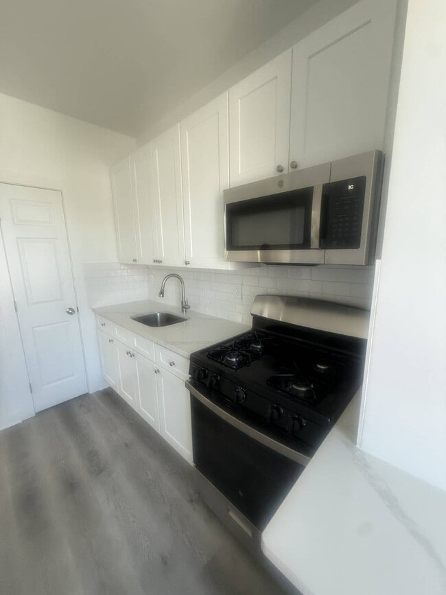 Building Photo - 739 43rd St