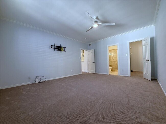 Building Photo - 2700 Revere St