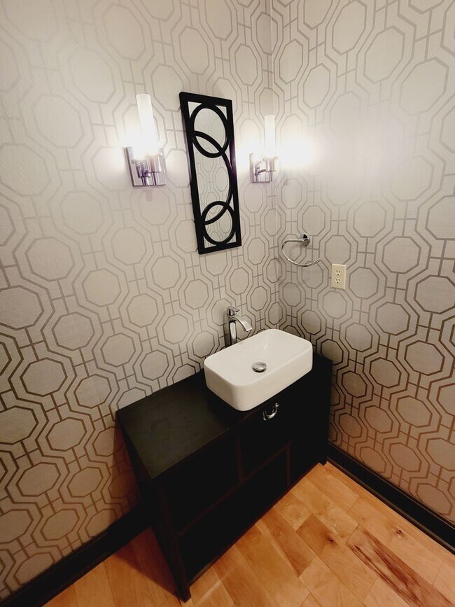 Building Photo - Spacious & Unique in Twin Oaks, Southwest ...