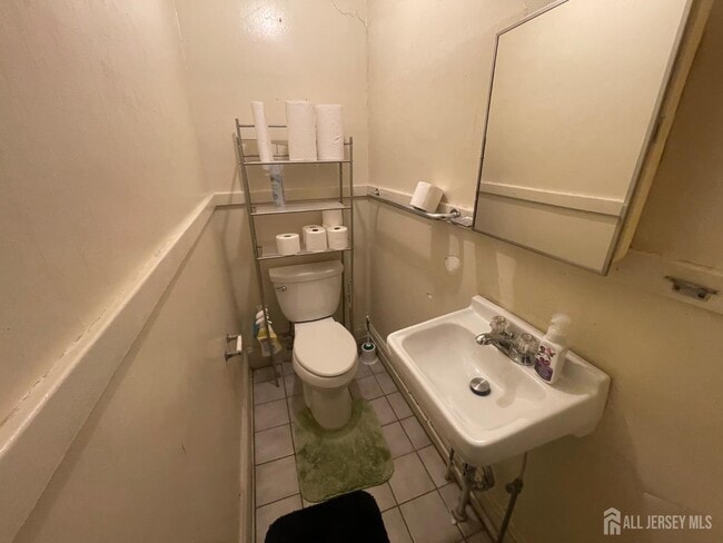 Building Photo - 3 S Adelaide Ave