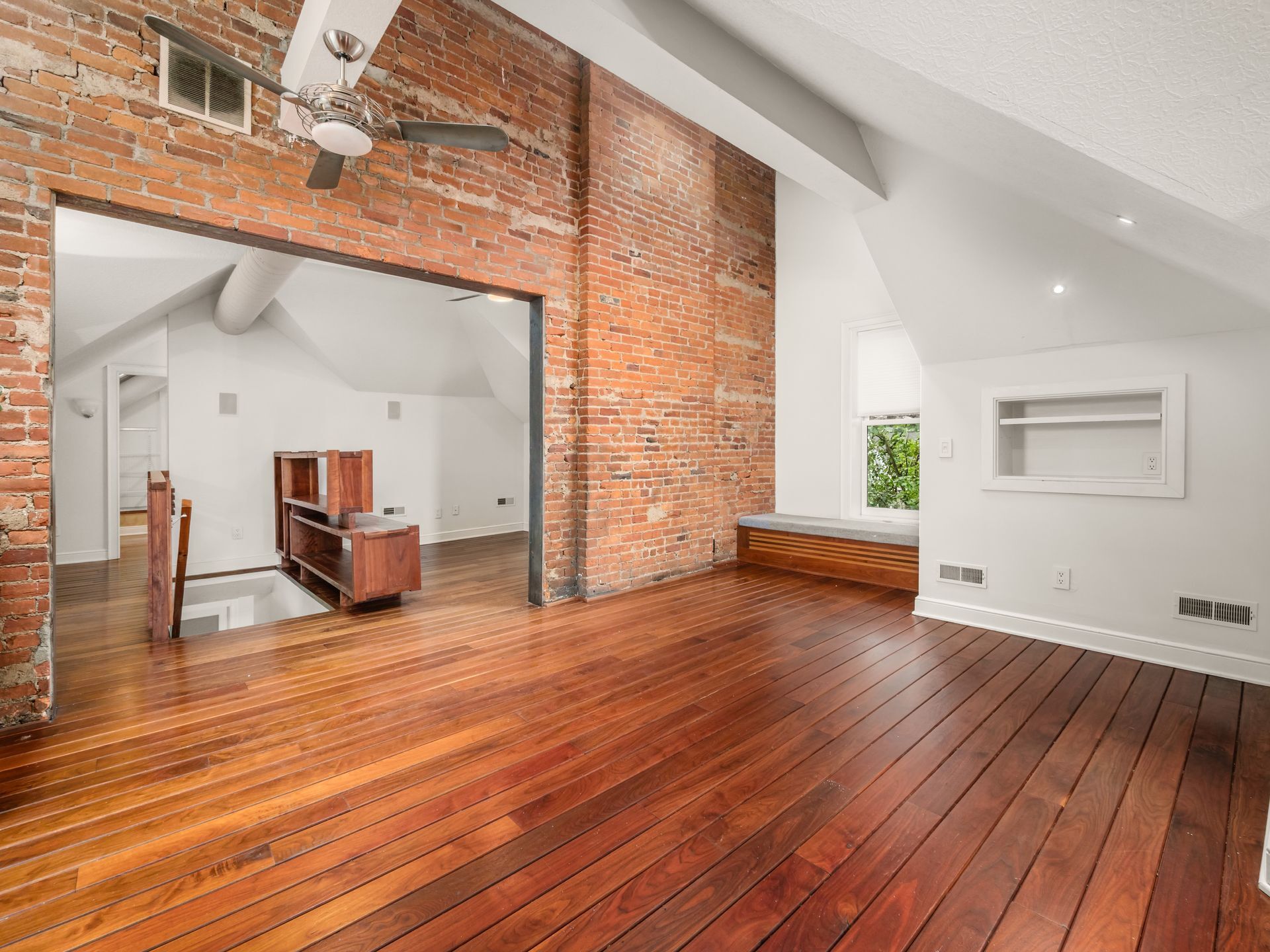 Building Photo - 36 E Kossuth St