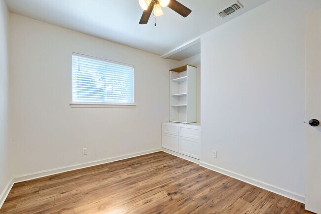 Building Photo - 816 Aviation Ave
